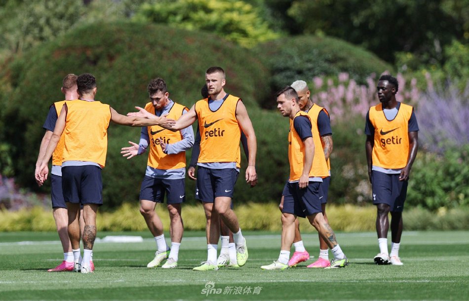 存在违规行 存在违规行