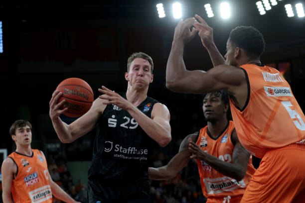 登贝莱和卡 登贝莱和卡