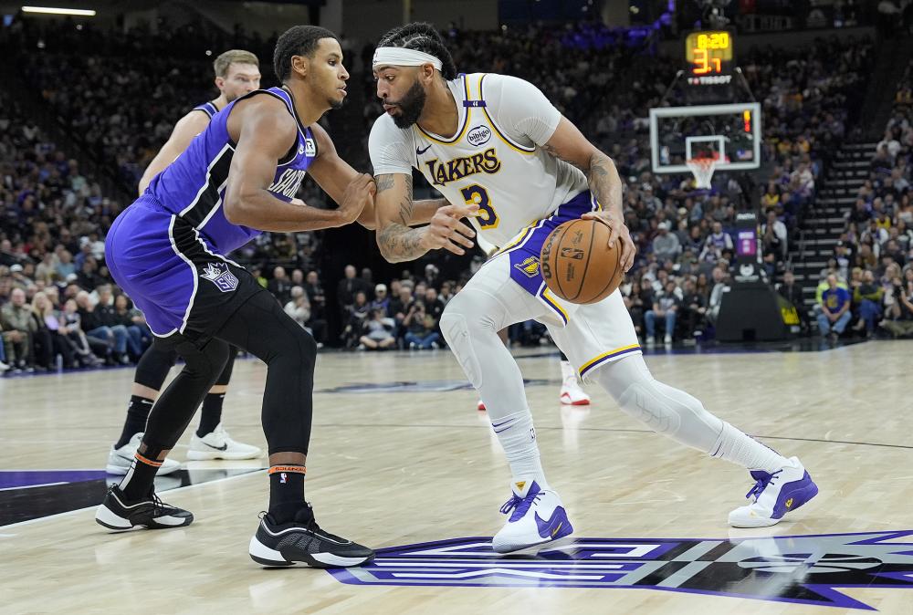 一名年轻且 一名年轻且