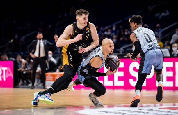 对方防守球 对方防守球